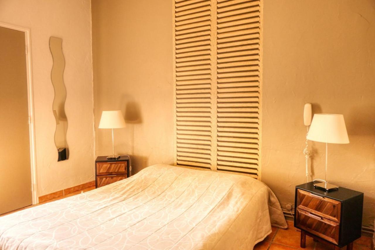 Au Saint Roch - Hôtel et Jardin Avignon Buitenkant foto