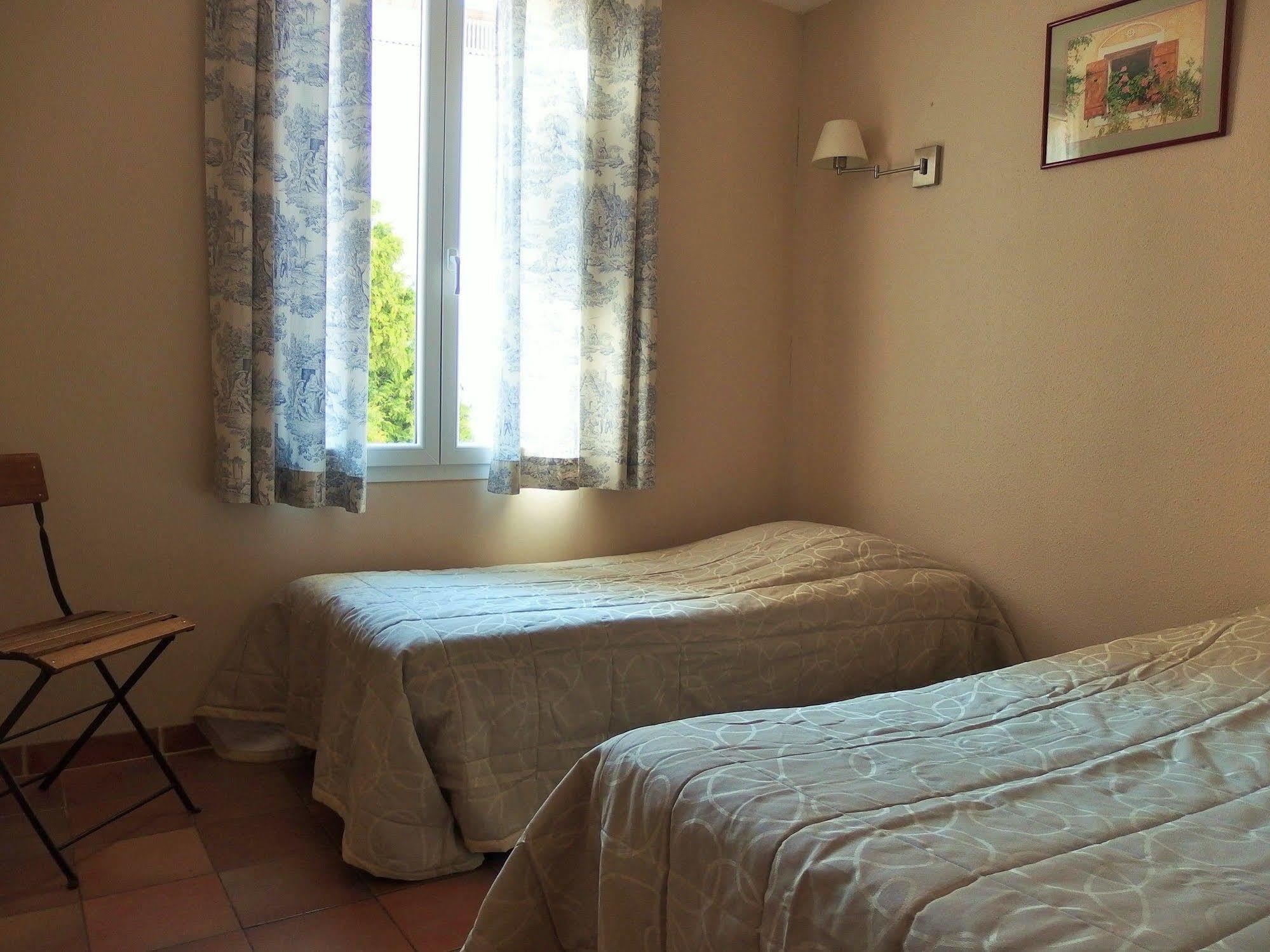 Au Saint Roch - Hôtel et Jardin Avignon Buitenkant foto