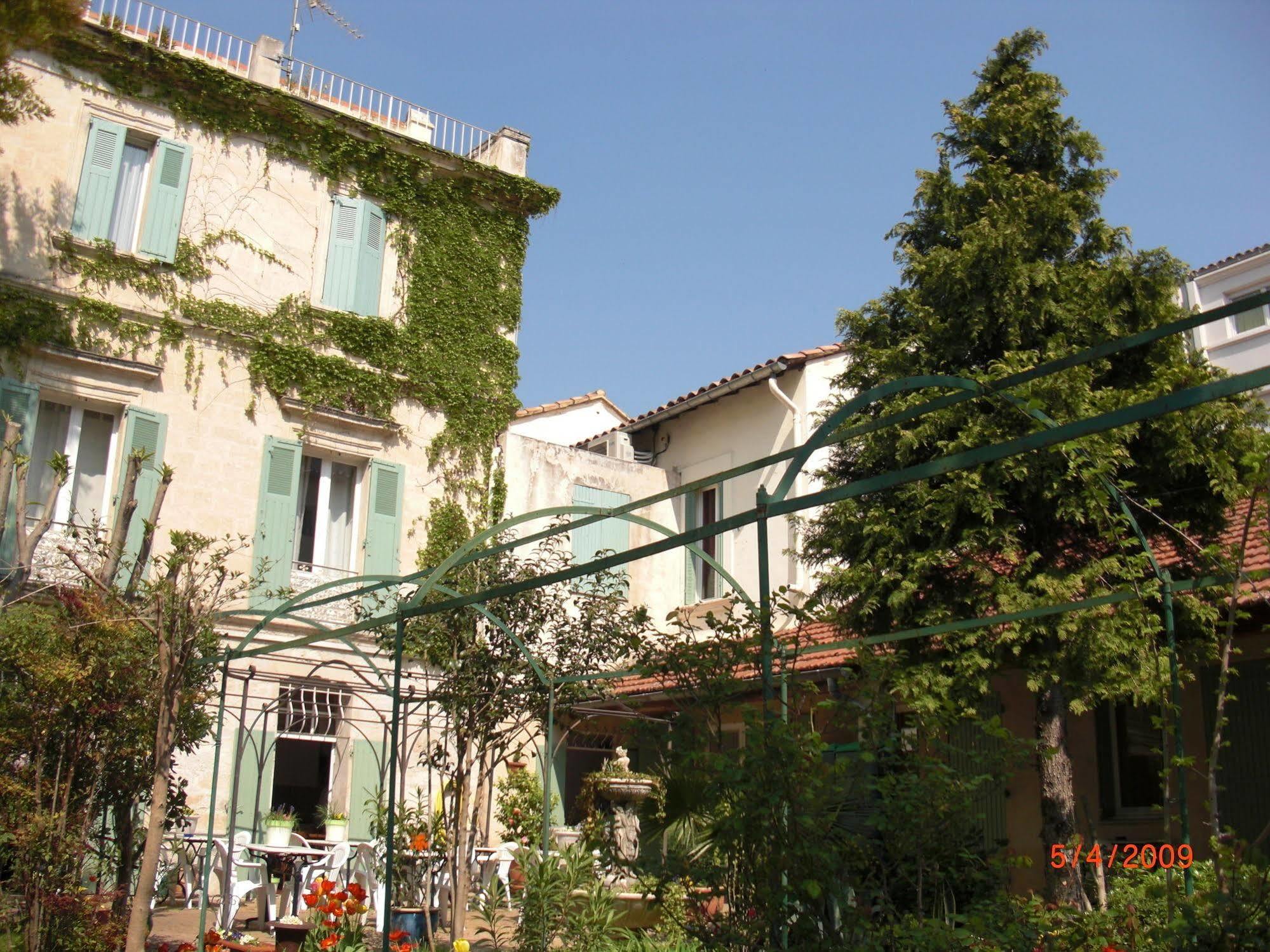 Au Saint Roch - Hôtel et Jardin Avignon Buitenkant foto